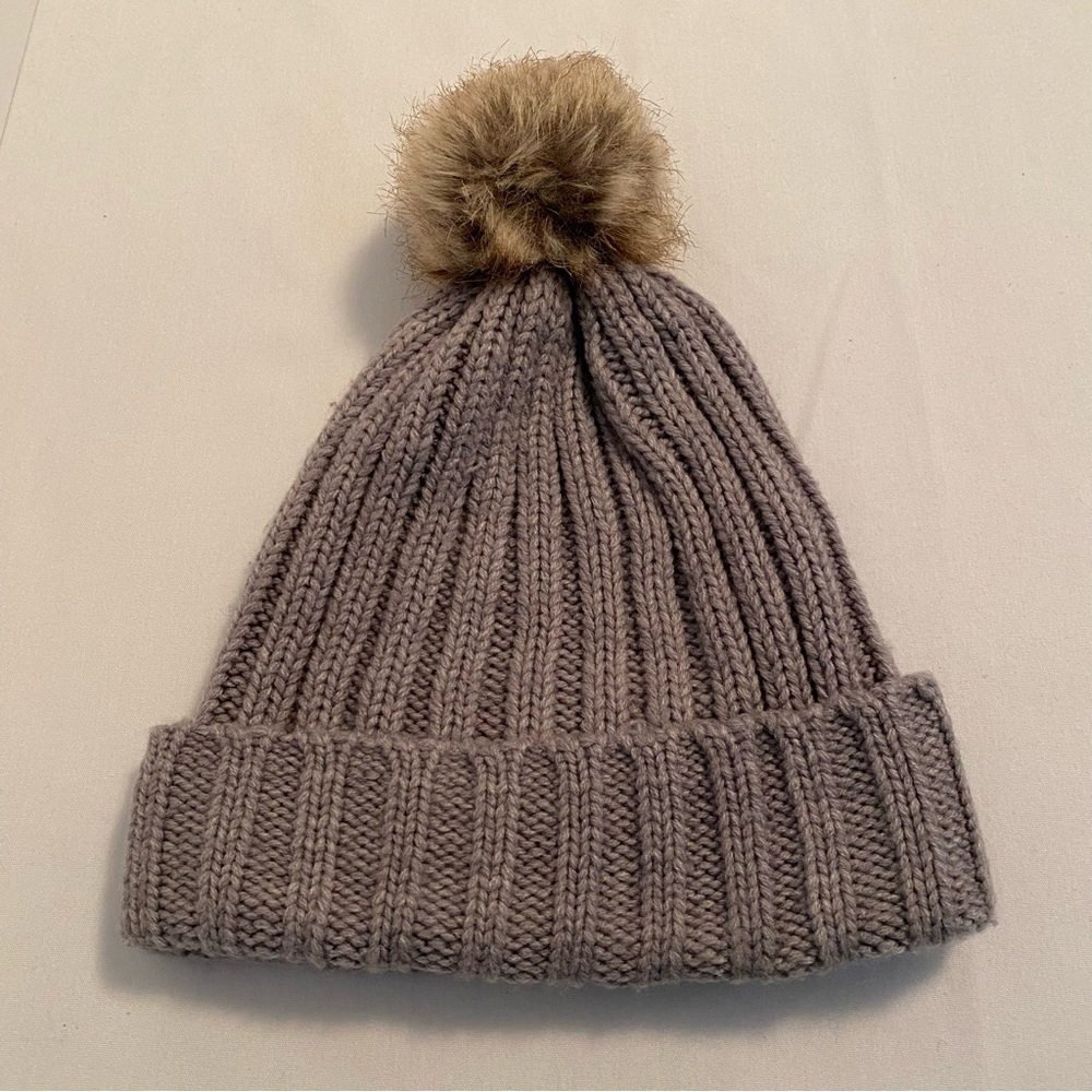 Old Navy Womens Faux Fur Pom-Pom Beanie Medium Heather Gray